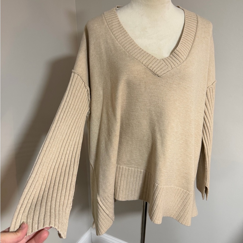 Free People Cream V-Neck Sweater size s